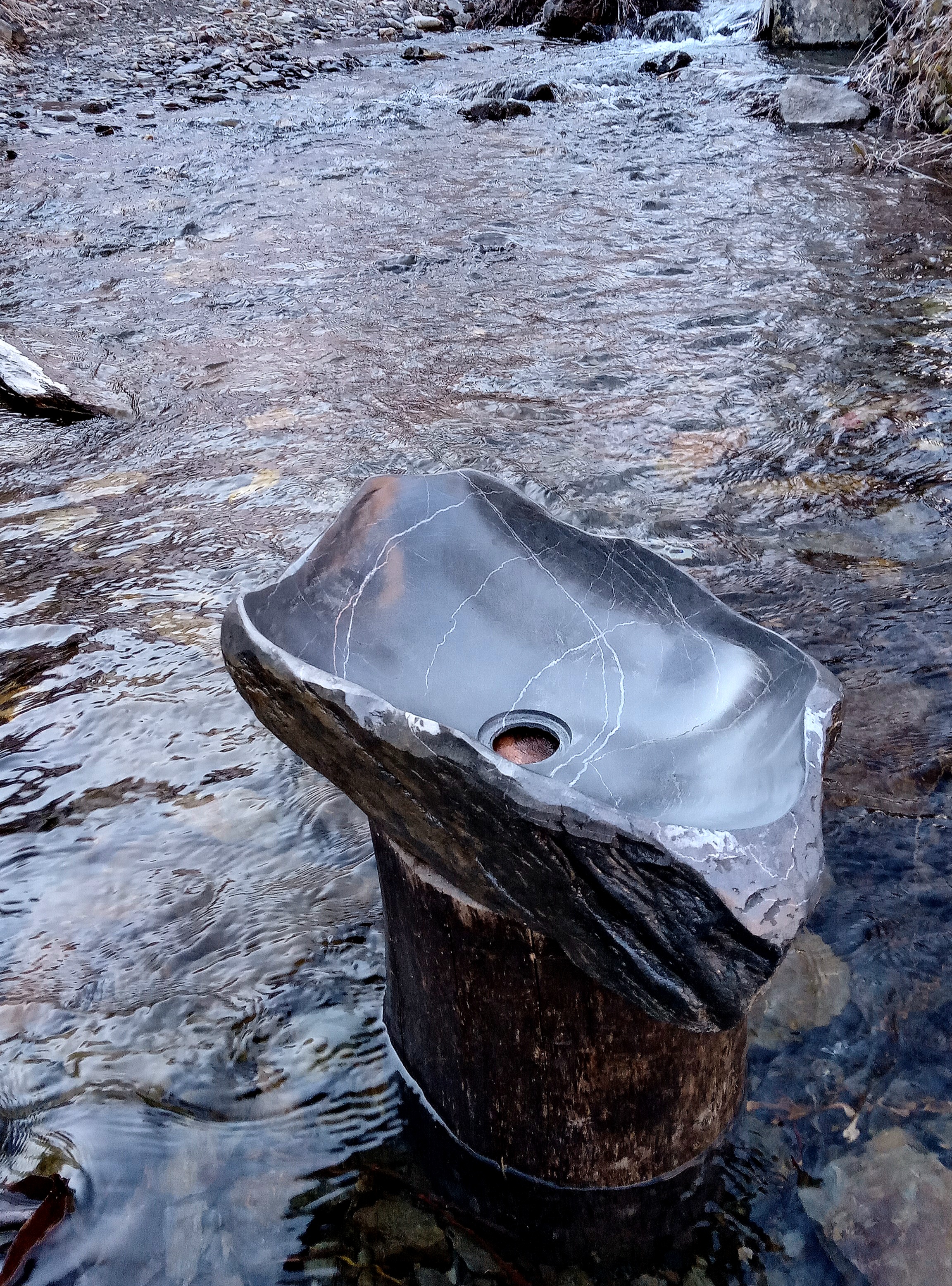 سنگ روشویی رودخانه ای